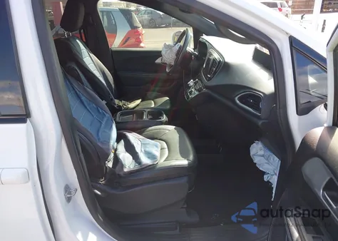 2020 Chrysler Pacifica Hybrid Touring L из США, поврежденный, VIN 2C4RC1L74LR258822